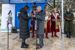 Chromy, smok, Wawel, tablica, odsłonięcie, Majchrowski, 2022, bracia kurkowi, żona, córka, wawel