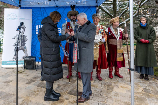 Chromy, smok, Wawel, tablica, odsłonięcie, Majchrowski, 2022, bracia kurkowi, żona, córka, wawel