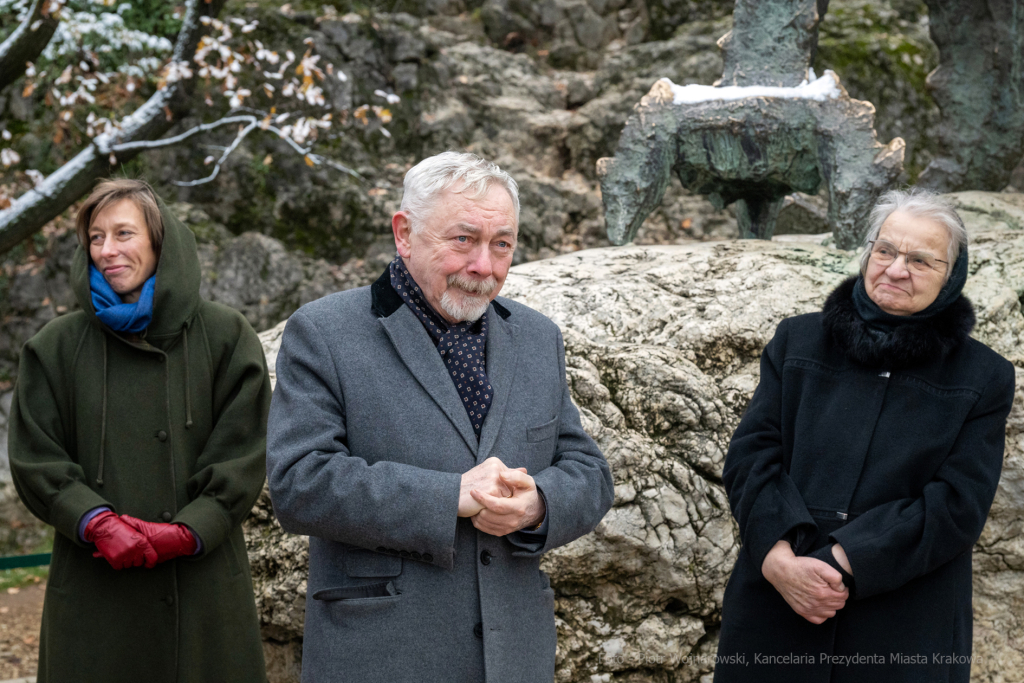 Chromy, smok, Wawel, tablica, odsłonięcie, Majchrowski, 2022, bracia kurkowi, żona, córka, wawel  Autor: P. Wojnarowski