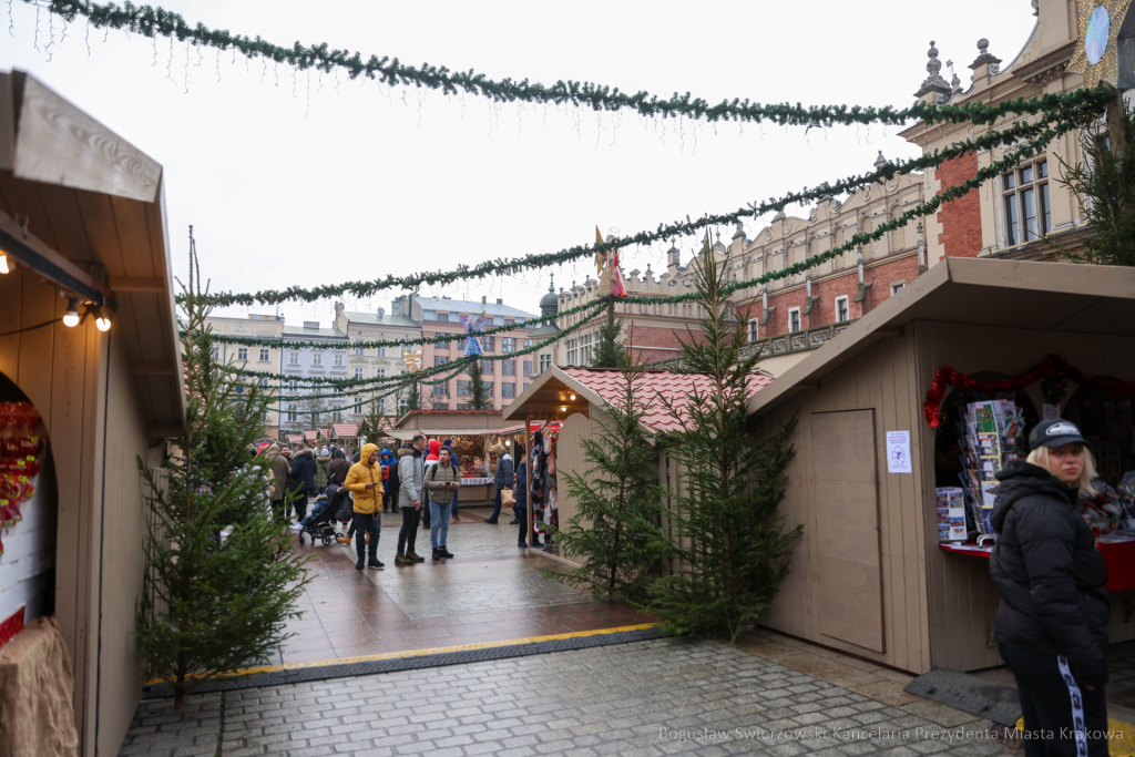 bs-221126-img_7067.jpg-Targi, Święta, Kośmider  Autor: B. Świerzowski