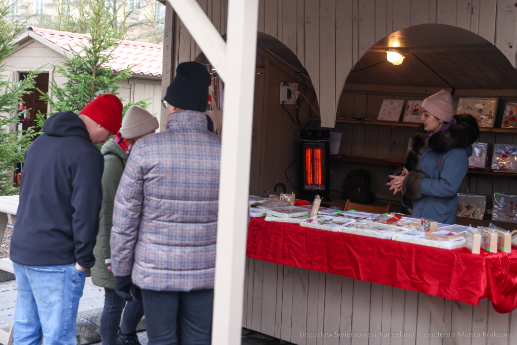 bs-221126-img_7096.jpg-Targi, Święta, Kośmider  Autor: B. Świerzowski