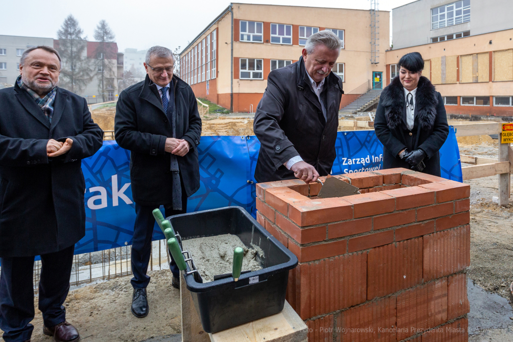 _mg_6084.jpg-akt, erekcyjny, budowa, XXX LO, liceum, wmurowanie, Kulig, 2022, listopad  Autor: P. Wojnarowski