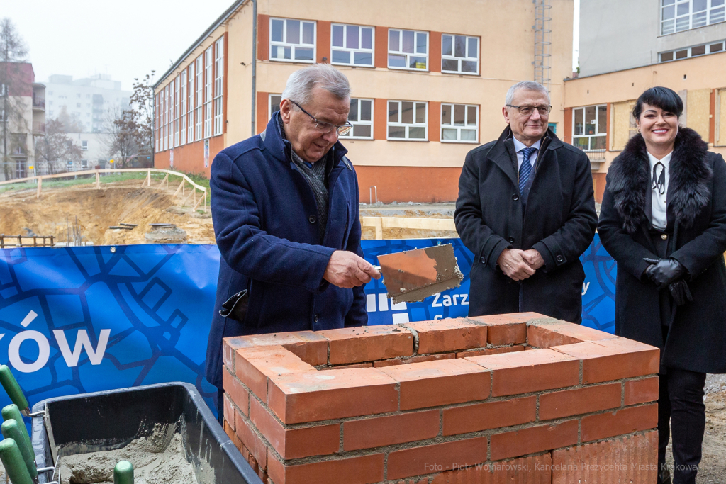 _mg_6110.jpg-akt, erekcyjny, budowa, XXX LO, liceum, wmurowanie, Kulig, 2022, listopad  Autor: P. Wojnarowski