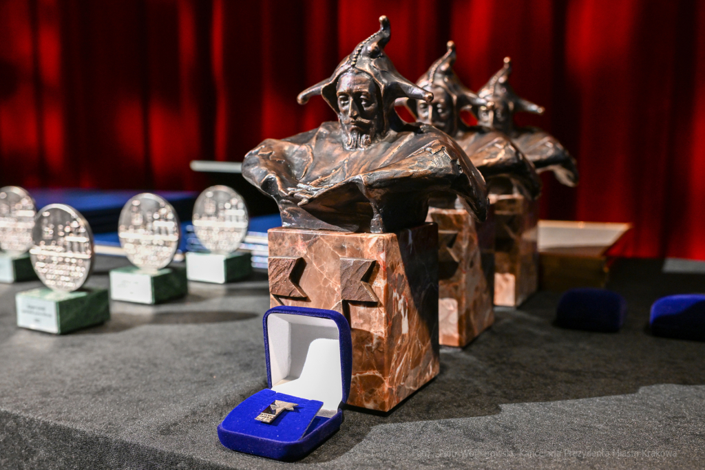 Krakowa 2021 mecenas, Krakowa, nagroda, miasta, Majchrowski, kultury, 2022, listopad, statuetki  Autor: P. Wojnarowski