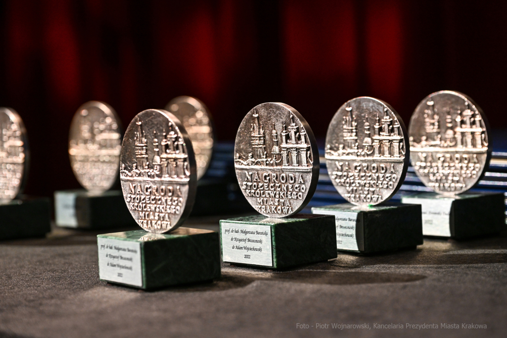 Krakowa 2021 mecenas, Krakowa, nagroda, miasta, Majchrowski, kultury, 2022, listopad, statuetki  Autor: P. Wojnarowski