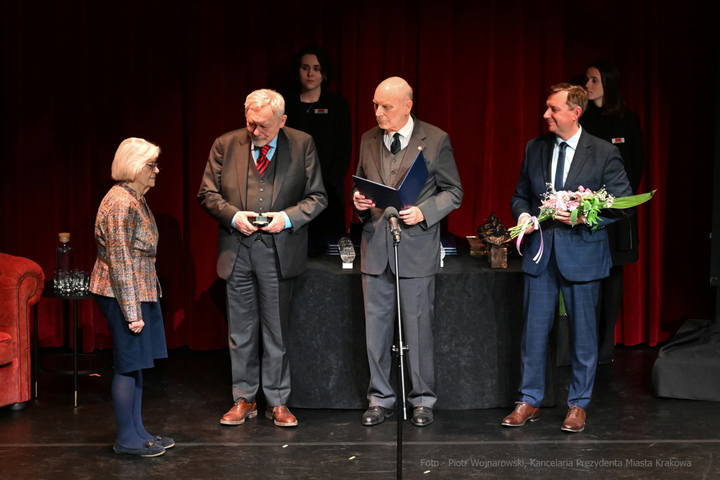 Krakowa 2021 mecenas, Krakowa, nagroda, miasta, Majchrowski, kultury, 2022, listopad, statuetki  Autor: P. Wojnarowski