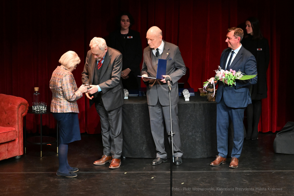 Krakowa 2021 mecenas, Krakowa, nagroda, miasta, Majchrowski, kultury, 2022, listopad, statuetki  Autor: P. Wojnarowski