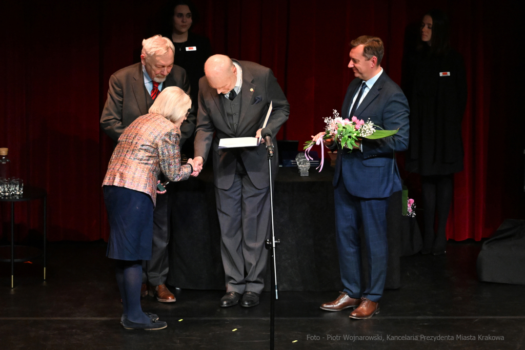 Krakowa 2021 mecenas, Krakowa, nagroda, miasta, Majchrowski, kultury, 2022, listopad, statuetki  Autor: P. Wojnarowski