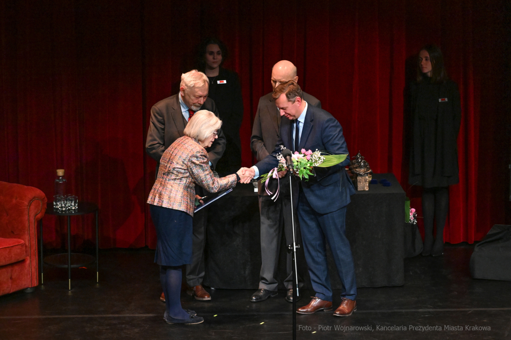Krakowa 2021 mecenas, Krakowa, nagroda, miasta, Majchrowski, kultury, 2022, listopad, statuetki  Autor: P. Wojnarowski