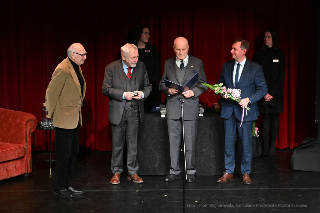 Krakowa 2021 mecenas, Krakowa, nagroda, miasta, Majchrowski, kultury, 2022, listopad, statuetki  Autor: P. Wojnarowski