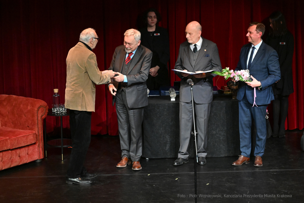 Krakowa 2021 mecenas, Krakowa, nagroda, miasta, Majchrowski, kultury, 2022, listopad, statuetki  Autor: P. Wojnarowski