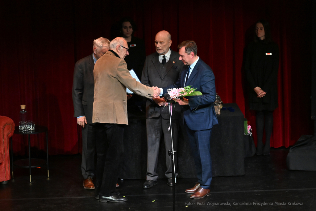 Krakowa 2021 mecenas, Krakowa, nagroda, miasta, Majchrowski, kultury, 2022, listopad, statuetki  Autor: P. Wojnarowski