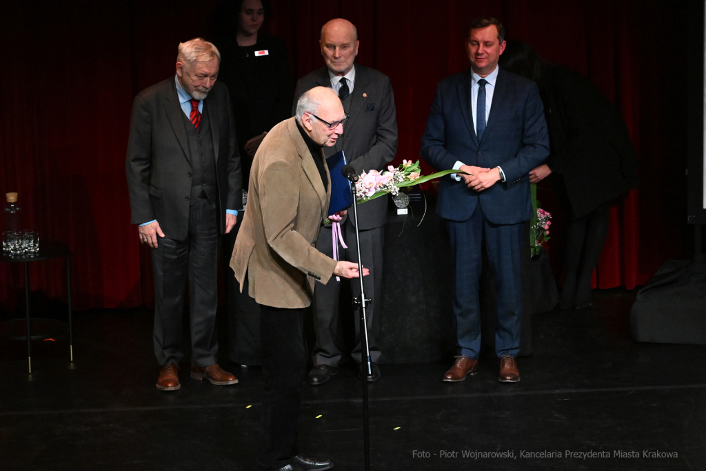 Krakowa 2021 mecenas, Krakowa, nagroda, miasta, Majchrowski, kultury, 2022, listopad, statuetki  Autor: P. Wojnarowski