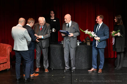 Krakowa 2021 mecenas, Krakowa, nagroda, miasta, Majchrowski, kultury, 2022, listopad, statuetki