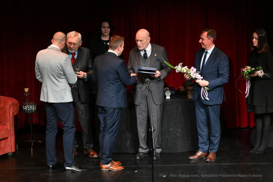 Krakowa 2021 mecenas, Krakowa, nagroda, miasta, Majchrowski, kultury, 2022, listopad, statuetki