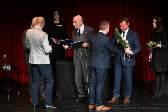 Krakowa 2021 mecenas, Krakowa, nagroda, miasta, Majchrowski, kultury, 2022, listopad, statuetki