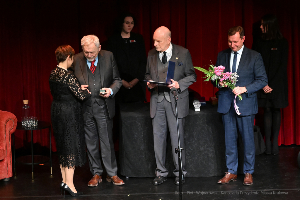 Krakowa 2021 mecenas, Krakowa, nagroda, miasta, Majchrowski, kultury, 2022, listopad, statuetki  Autor: P. Wojnarowski