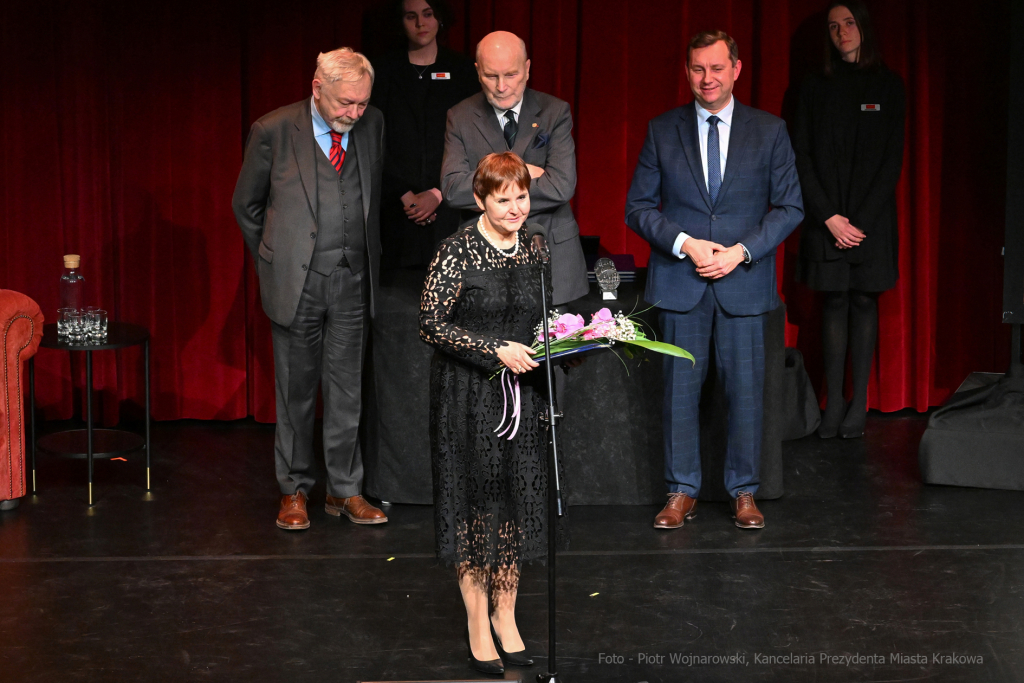 Krakowa 2021 mecenas, Krakowa, nagroda, miasta, Majchrowski, kultury, 2022, listopad, statuetki  Autor: P. Wojnarowski