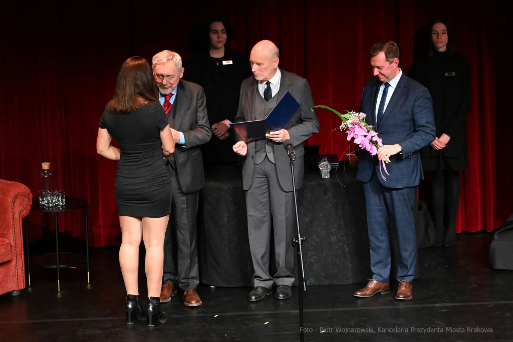 Krakowa 2021 mecenas, Krakowa, nagroda, miasta, Majchrowski, kultury, 2022, listopad, statuetki  Autor: P. Wojnarowski