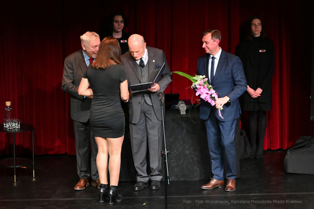 Krakowa 2021 mecenas, Krakowa, nagroda, miasta, Majchrowski, kultury, 2022, listopad, statuetki  Autor: P. Wojnarowski