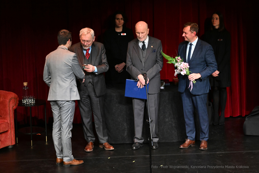 Krakowa 2021 mecenas, Krakowa, nagroda, miasta, Majchrowski, kultury, 2022, listopad, statuetki  Autor: P. Wojnarowski