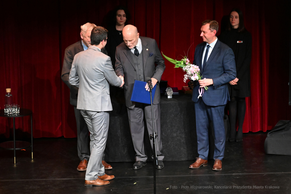 Krakowa 2021 mecenas, Krakowa, nagroda, miasta, Majchrowski, kultury, 2022, listopad, statuetki  Autor: P. Wojnarowski