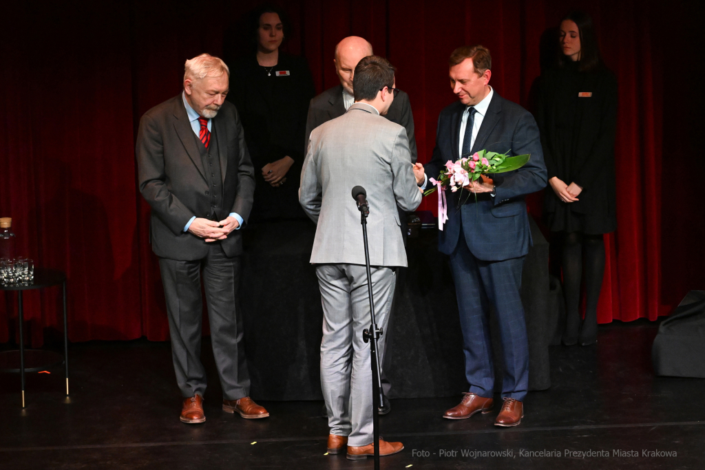 Krakowa 2021 mecenas, Krakowa, nagroda, miasta, Majchrowski, kultury, 2022, listopad, statuetki  Autor: P. Wojnarowski