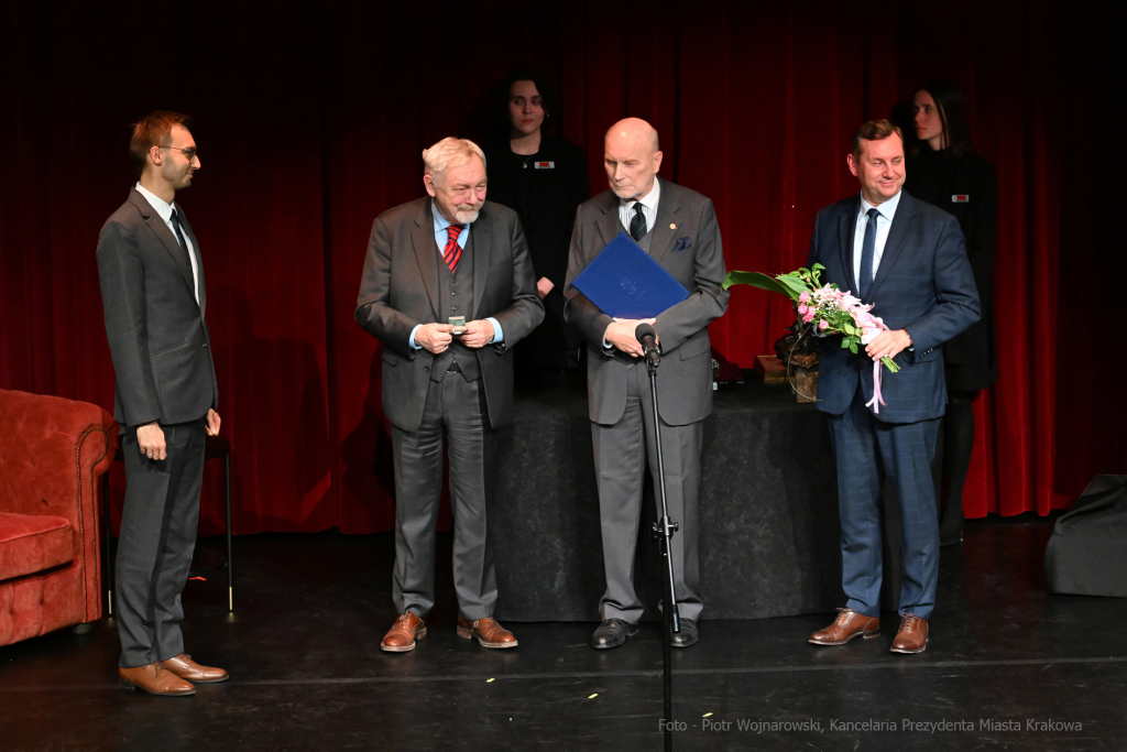 Krakowa 2021 mecenas, Krakowa, nagroda, miasta, Majchrowski, kultury, 2022, listopad, statuetki  Autor: P. Wojnarowski