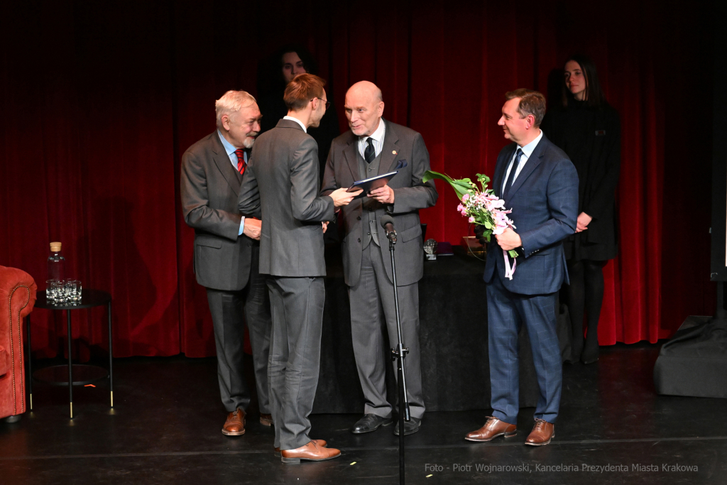 Krakowa 2021 mecenas, Krakowa, nagroda, miasta, Majchrowski, kultury, 2022, listopad, statuetki  Autor: P. Wojnarowski