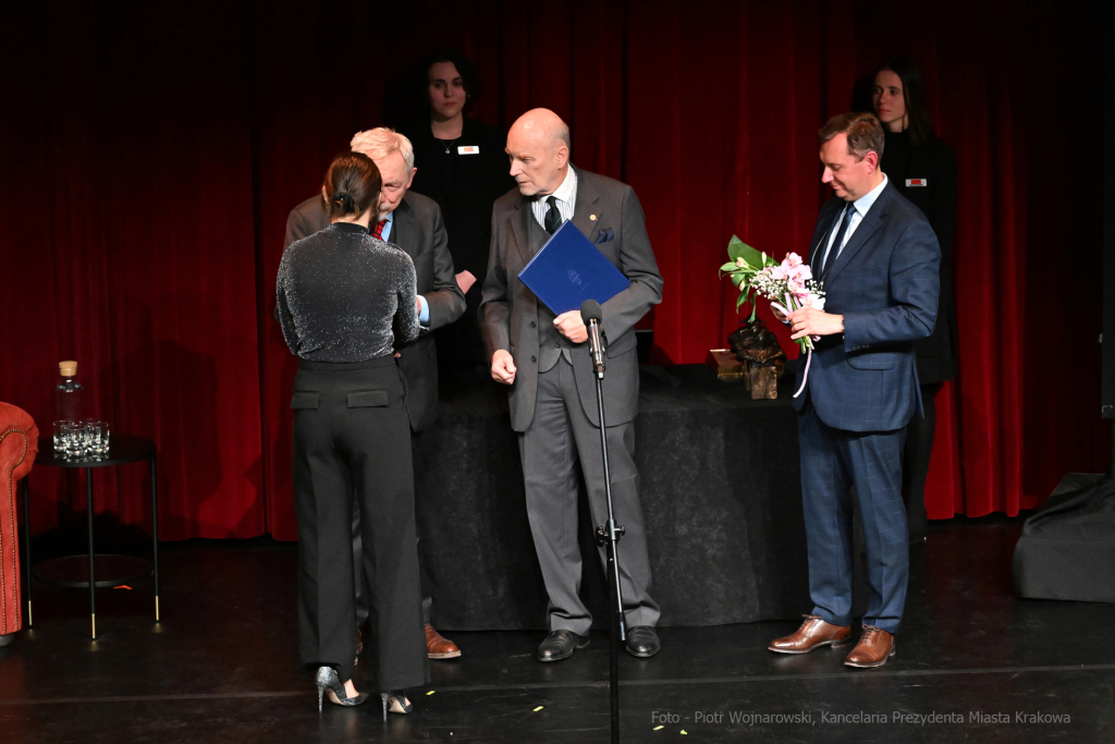 Krakowa 2021 mecenas, Krakowa, nagroda, miasta, Majchrowski, kultury, 2022, listopad, statuetki  Autor: P. Wojnarowski