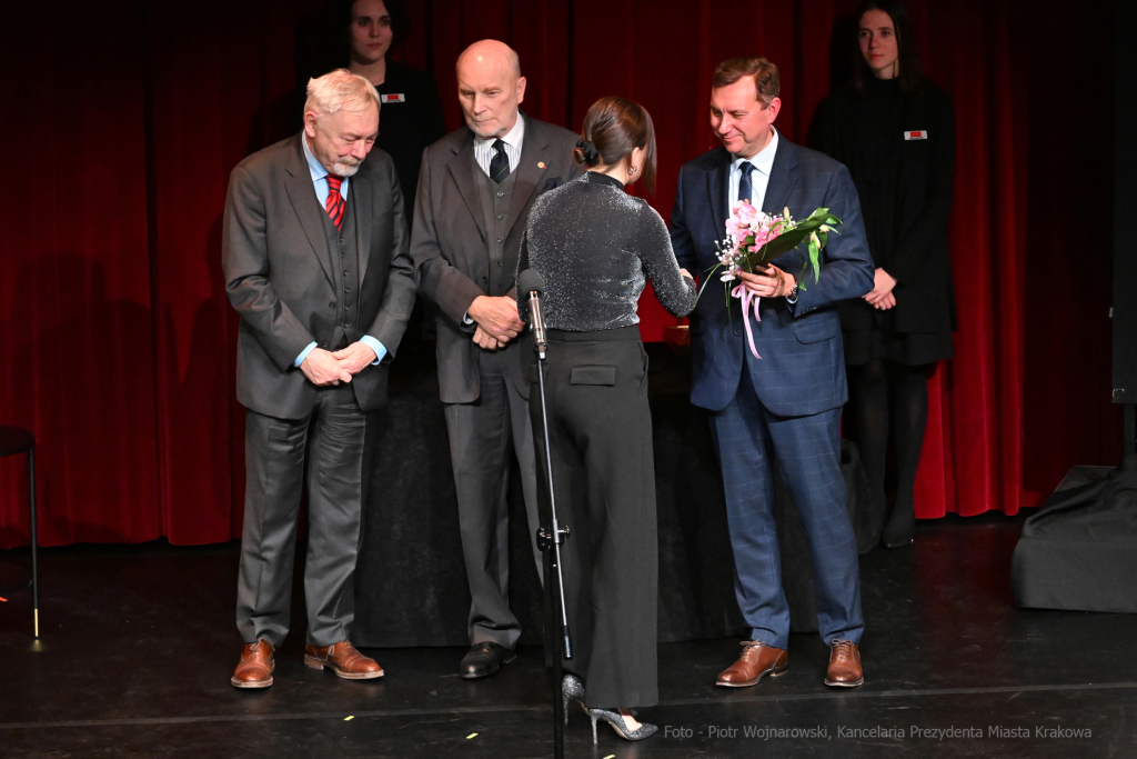 Krakowa 2021 mecenas, Krakowa, nagroda, miasta, Majchrowski, kultury, 2022, listopad, statuetki  Autor: P. Wojnarowski