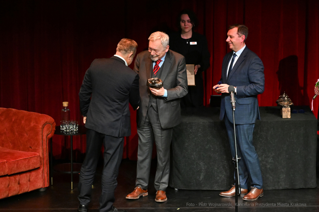 Krakowa 2021 mecenas, Krakowa, nagroda, miasta, Majchrowski, kultury, 2022, listopad, statuetki  Autor: P. Wojnarowski
