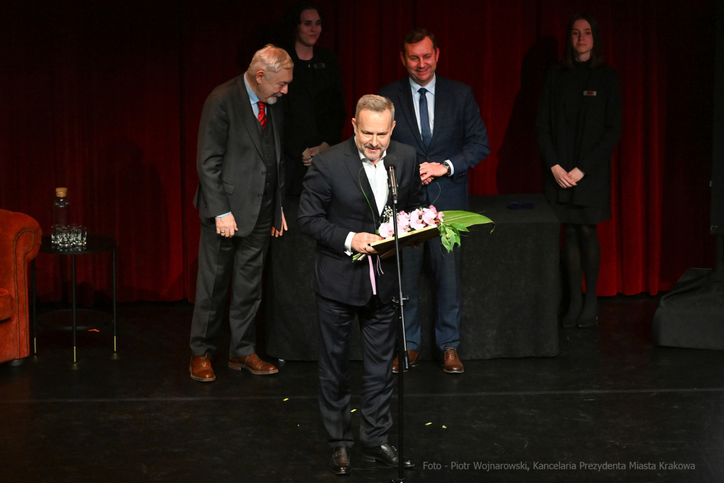 Krakowa 2021 mecenas, Krakowa, nagroda, miasta, Majchrowski, kultury, 2022, listopad, statuetki  Autor: P. Wojnarowski