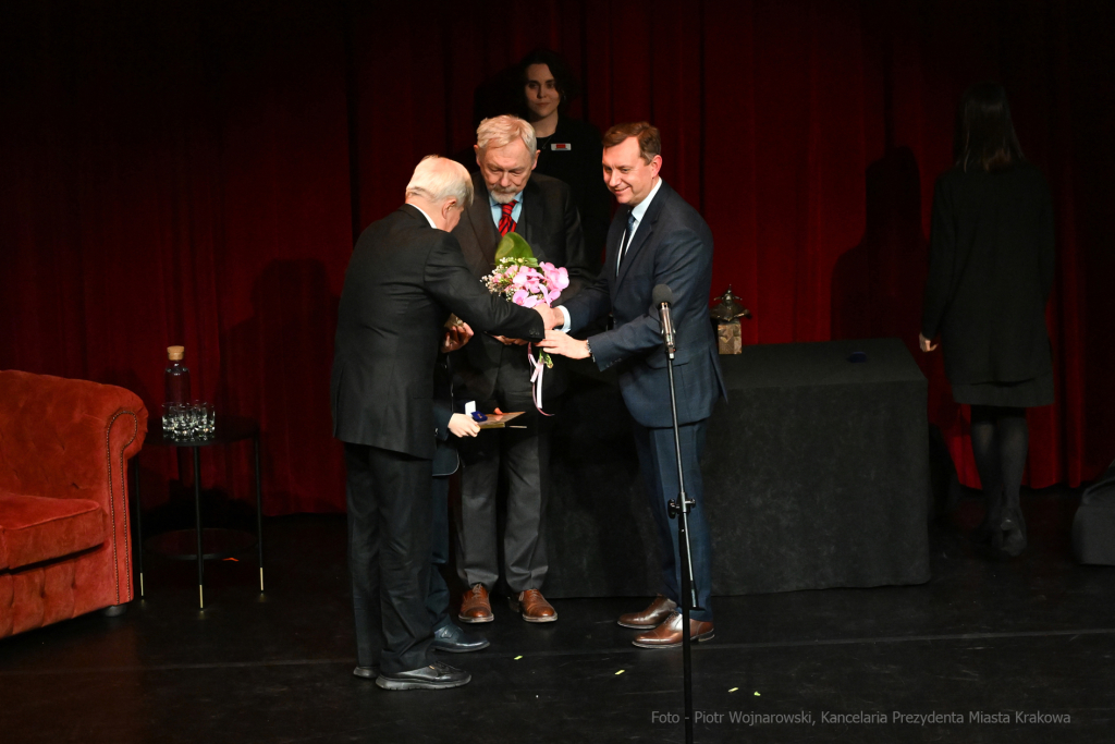 Krakowa 2021 mecenas, Krakowa, nagroda, miasta, Majchrowski, kultury, 2022, listopad, statuetki  Autor: P. Wojnarowski
