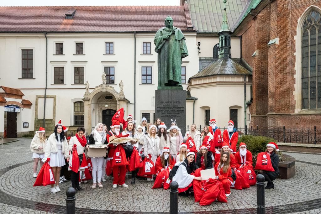 urząd, Majchrowski, paczki, szpital, Żeromskiego, MPK, Mikołaje, 147, tramwaj, specjalny, grudzie  Autor: P. Wojnarowski