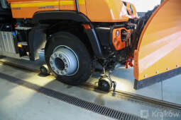 20221215-202a7972.jpg-MPK pozyskało wielofunkcyjny pojazd techniczny Unimog