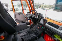 20221215-202a8038.jpg-MPK pozyskało wielofunkcyjny pojazd techniczny Unimog