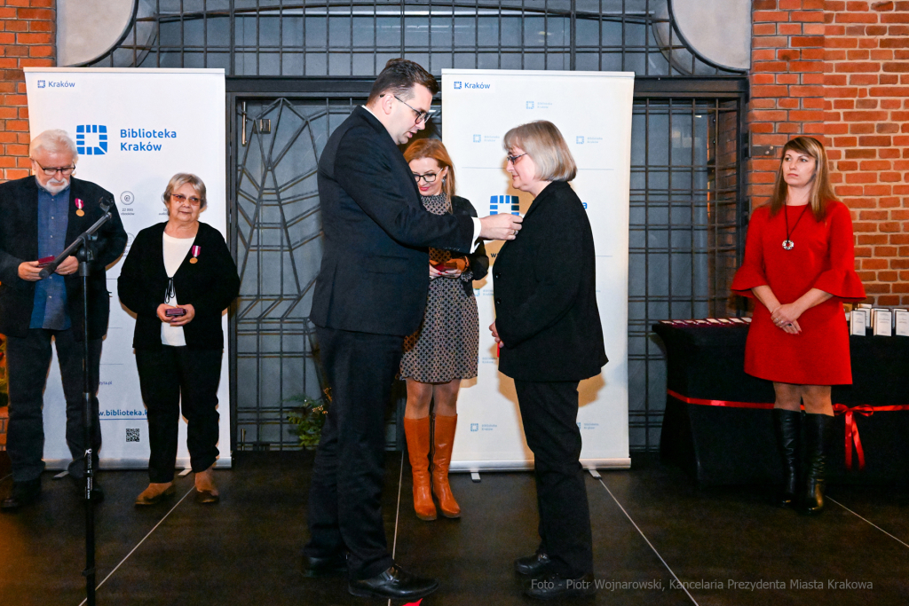 Biblioteka, Kraków, HG, Honoris Gratia, Jubileusz, wojewoda, pracownicy, 2022, grudzień  Autor: P. Wojnarowski