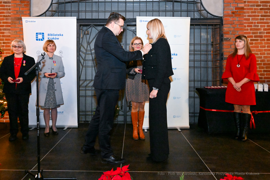 Biblioteka, Kraków, HG, Honoris Gratia, Jubileusz, wojewoda, pracownicy, 2022, grudzień  Autor: P. Wojnarowski