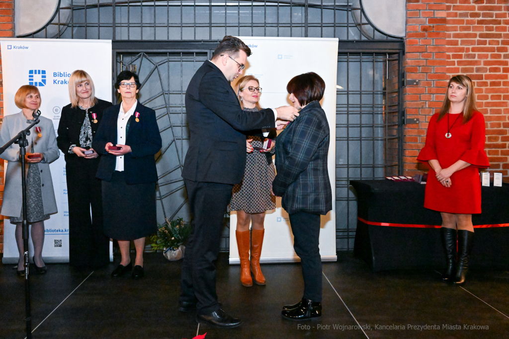 Biblioteka, Kraków, HG, Honoris Gratia, Jubileusz, wojewoda, pracownicy, 2022, grudzień  Autor: P. Wojnarowski