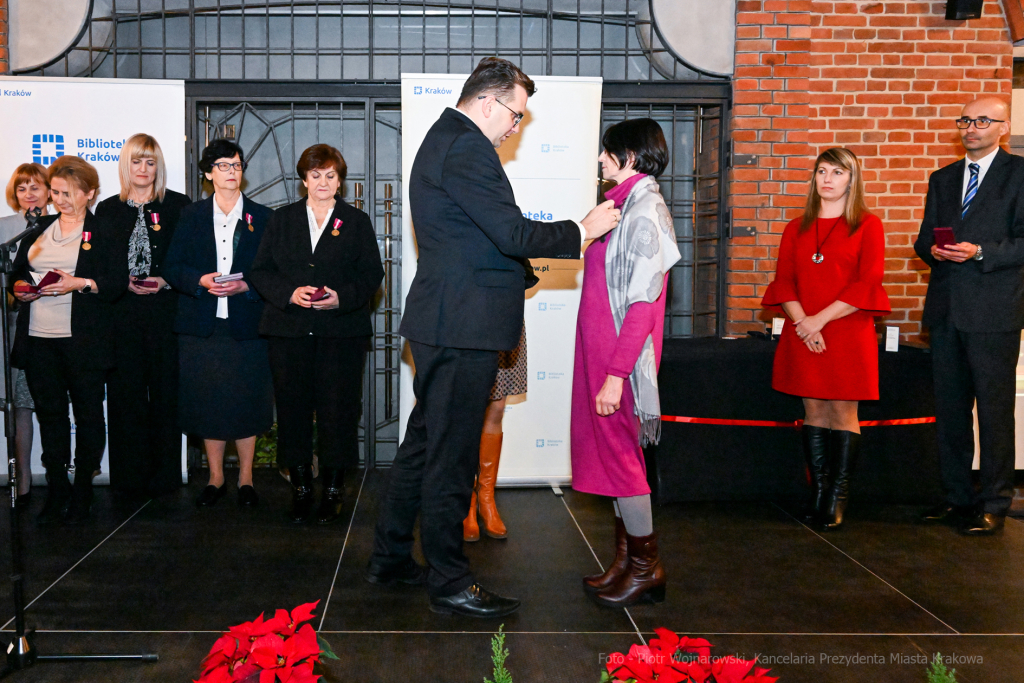 Biblioteka, Kraków, HG, Honoris Gratia, Jubileusz, wojewoda, pracownicy, 2022, grudzień  Autor: P. Wojnarowski