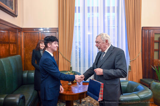 Remigiusz, Kałczuga, V LO, laureat, stypendium, Lea, 2022, grudzień, Puetras, Korfel-Jasińska