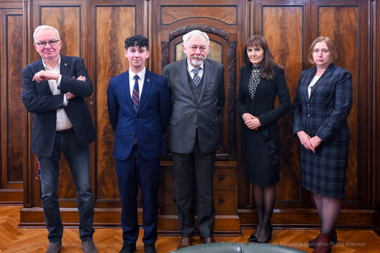 Remigiusz, Kałczuga, V LO, laureat, stypendium, Lea, 2022, grudzień, Puetras, Korfel-Jasińska