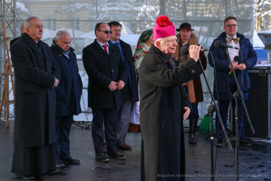bs-221218-img_4788.jpg-Życzenia Świąteczne, Majchrowski, Jędraszewski