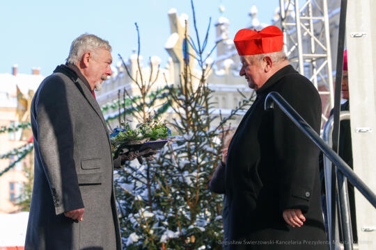 bs-221218-img_4874.jpg-Życzenia Świąteczne, Majchrowski, Jędraszewski