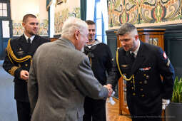 umk_0452.jpg-ORP Kraków, marynarze, Majchrowski, wizyta, kompas, spotkanie