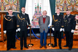 umk_0492.jpg-ORP Kraków, marynarze, Majchrowski, wizyta, kompas, spotkanie