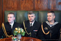 umk_0671.jpg-ORP Kraków, marynarze, Majchrowski, wizyta, kompas, spotkanie