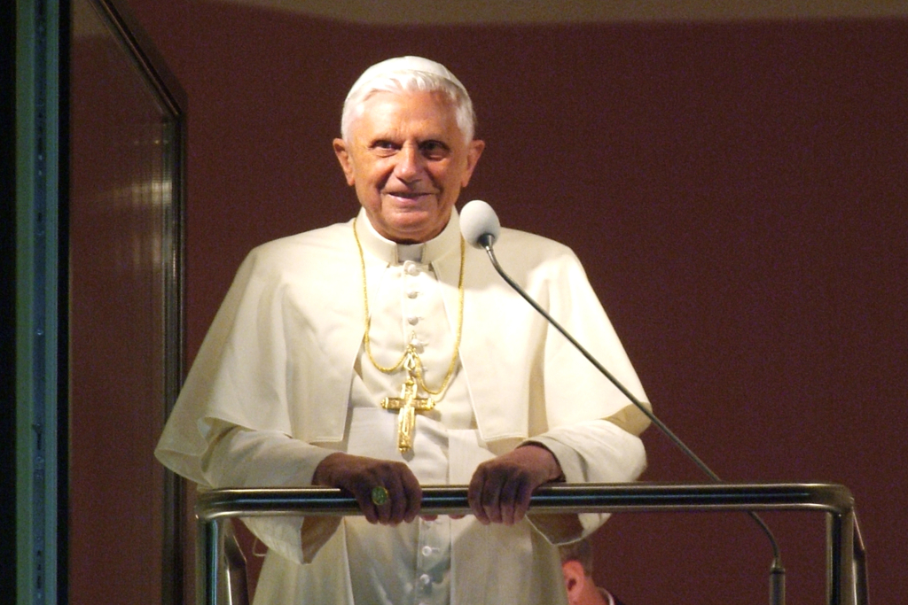 02_dscf3810_pion.jpg-Benedykt, Kraków, odwiedziny, 2006, wizyta, Majchrowski, papież, Błonia  Autor: W. Majka