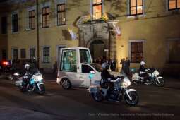 01_dscf3721 foto wiesław majka umk _m.jpg-Wizyta Benedykta XVI w Krakowie. Maj 2006 r.